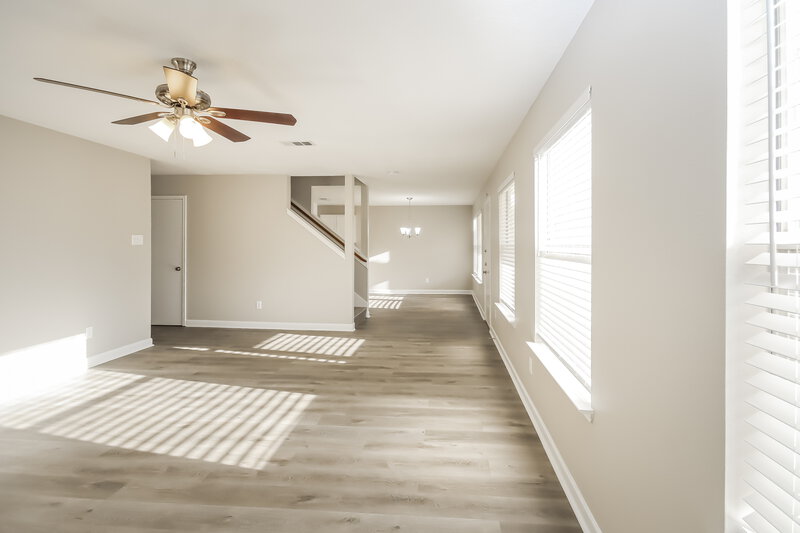 2,505/Mo, 3134 Rainpark Ln Katy, TX 77449 Living Room View 2