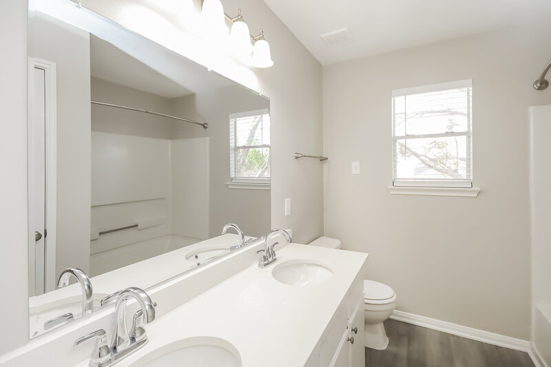 2,505/Mo, 3134 Rainpark Ln Katy, TX 77449 Bathroom View