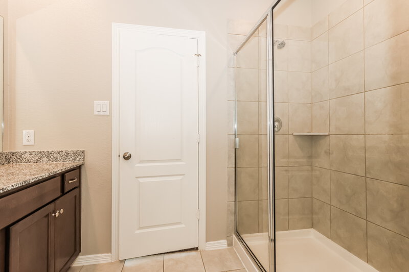 2,285/Mo, 25726 Northpark Palm Dr Porter, TX 77365 Main Bathroom View 2