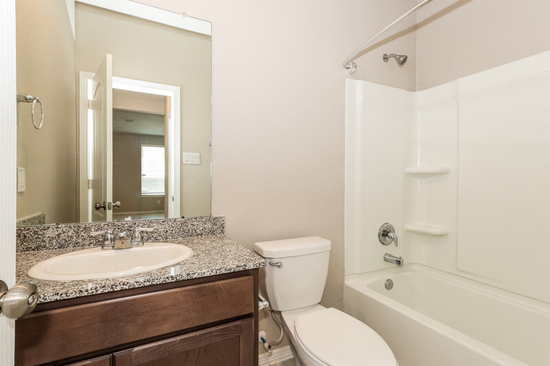 2,285/Mo, 25726 Northpark Palm Dr Porter, TX 77365 Bathroom View