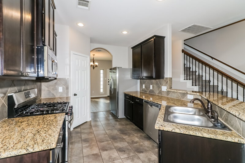 3,170/Mo, 9222 Chloe Dr Houston, TX 77044 Kitchen View 2