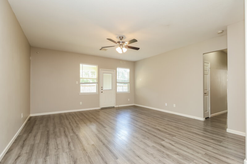 2,720/Mo, 443 Oak Chase Dr Conroe, TX 77304 Living Room View