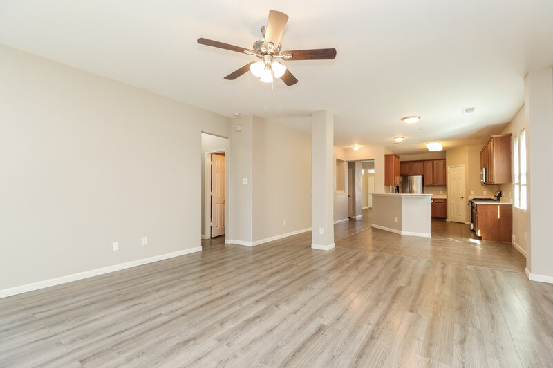2,720/Mo, 443 Oak Chase Dr Conroe, TX 77304 Living Room View 2