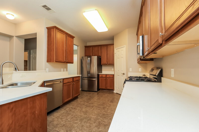 2,720/Mo, 443 Oak Chase Dr Conroe, TX 77304 Kitchen View