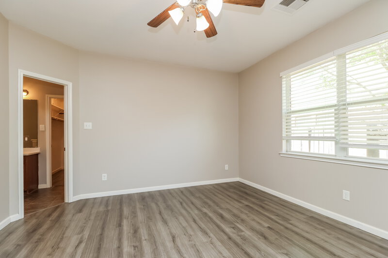 2,720/Mo, 443 Oak Chase Dr Conroe, TX 77304 Main Bedroom View