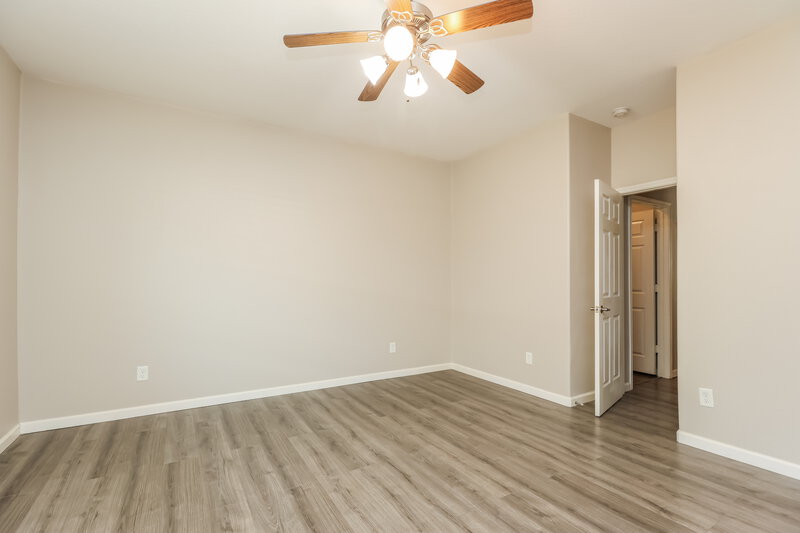 2,720/Mo, 443 Oak Chase Dr Conroe, TX 77304 Main Bedroom View 2