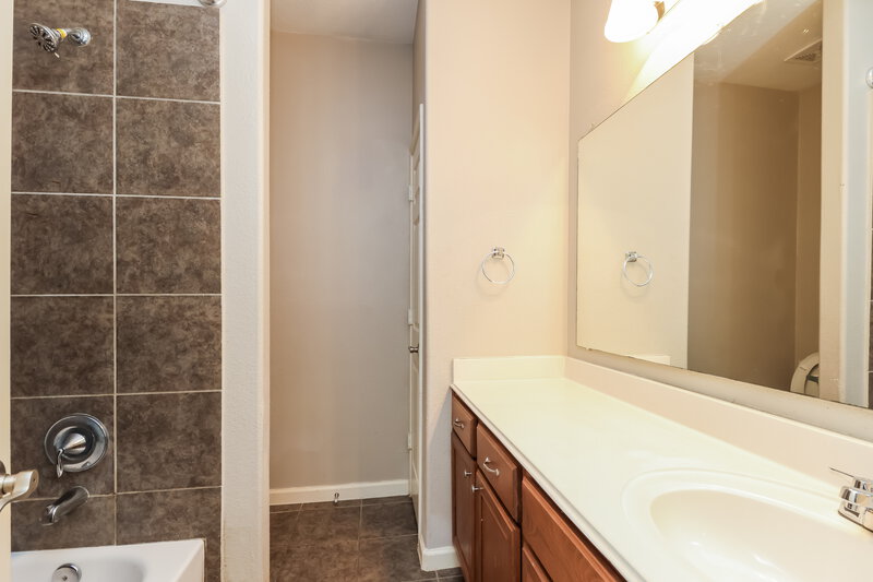 2,720/Mo, 443 Oak Chase Dr Conroe, TX 77304 Bathroom View