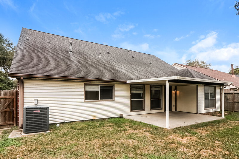 2,400/Mo, 6026 Egypt Dr Pasadena, TX 77505 Rear View