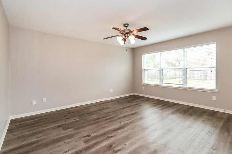 1,910/Mo, 13203 Alderfield Rd Houston, TX 77044 Living Room View