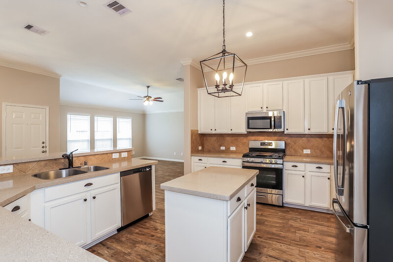 2,115/Mo, 903 Blair Field Ln Fresno, TX 77545 Kitchen View