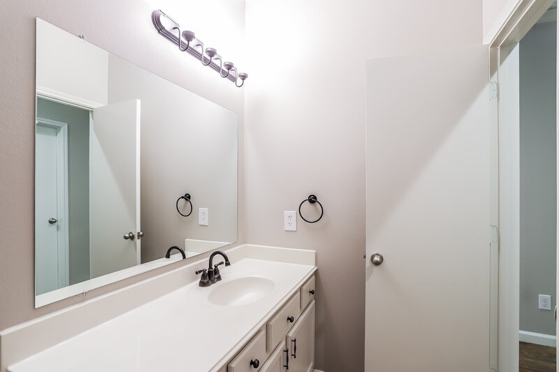 2,115/Mo, 903 Blair Field Ln Fresno, TX 77545 Bathroom View