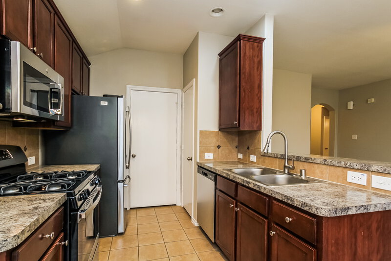 1,700/Mo, 801 Lovebug Ln Conroe, TX 77301 Kitchen View 2