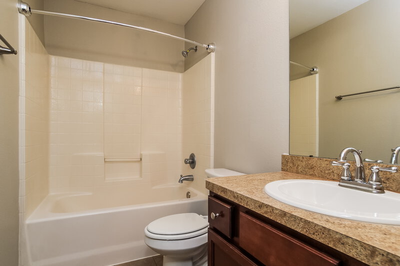 1,700/Mo, 801 Lovebug Ln Conroe, TX 77301 Bathroom View