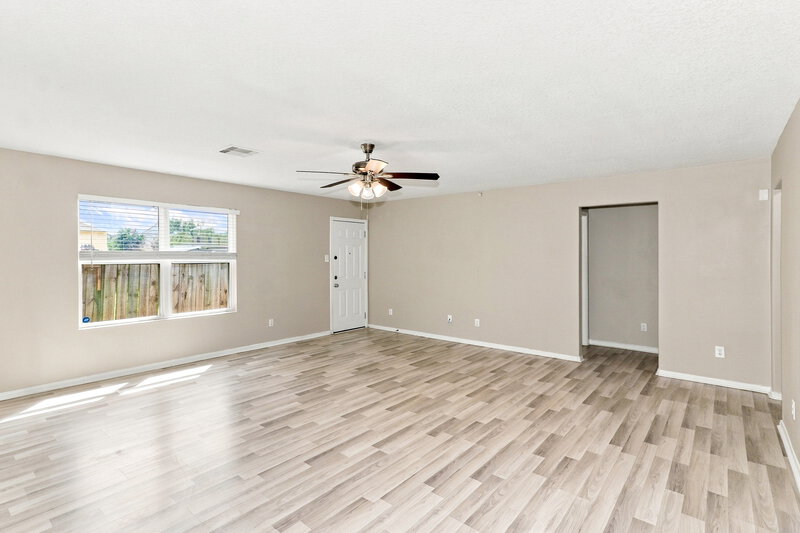 1,990/Mo, 3207 Apple Dale Dr Houston, TX 77084 Living Room View