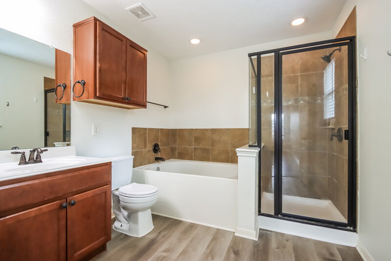 1,810/Mo, 29129 Legends Wick Dr Spring, TX 77386 Main Bathroom View 2