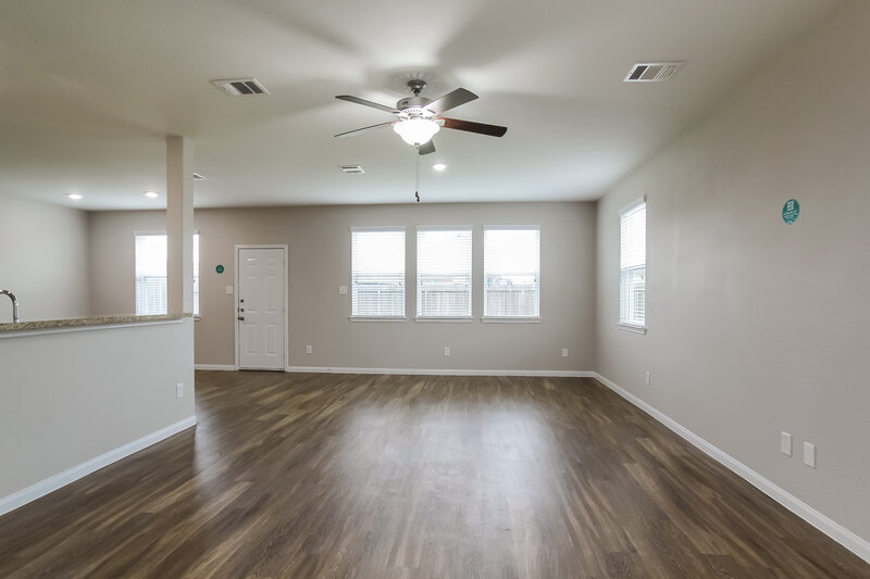 2,200/Mo, 10302 Urban Oak Trl Houston, TX 77044 Living Room View