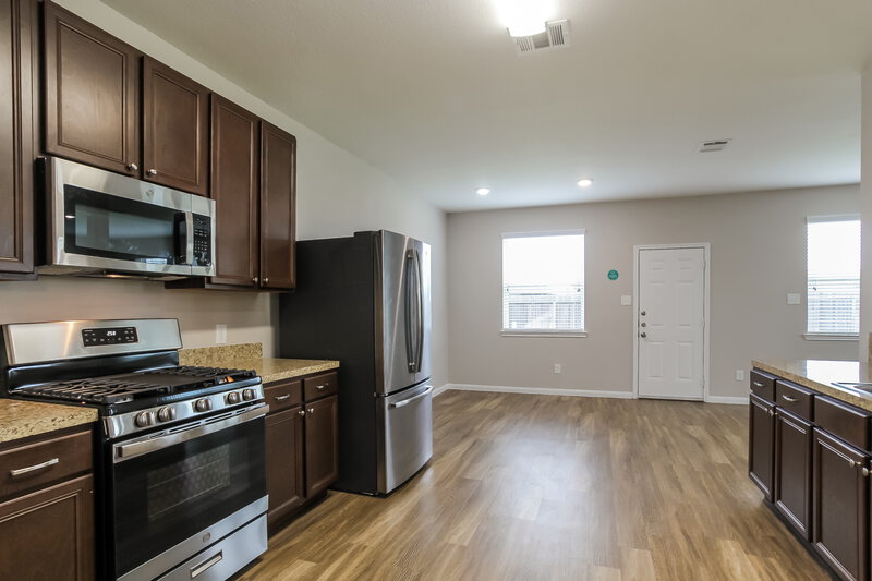 2,200/Mo, 10302 Urban Oak Trl Houston, TX 77044 Kitchen View 2
