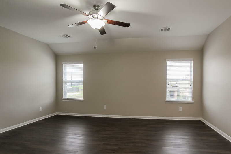 2,200/Mo, 10302 Urban Oak Trl Houston, TX 77044 Main Bedroom View