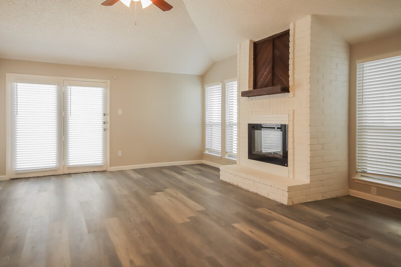 2,000/Mo, 8718 Ketchwood Dr Houston, TX 77099 Living Room View 3