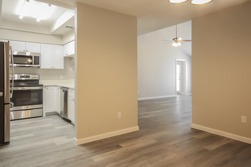 2,000/Mo, 8718 Ketchwood Dr Houston, TX 77099 Living Room View 4