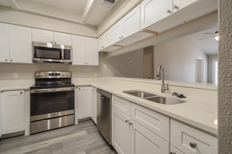 2,000/Mo, 8718 Ketchwood Dr Houston, TX 77099 Kitchen View