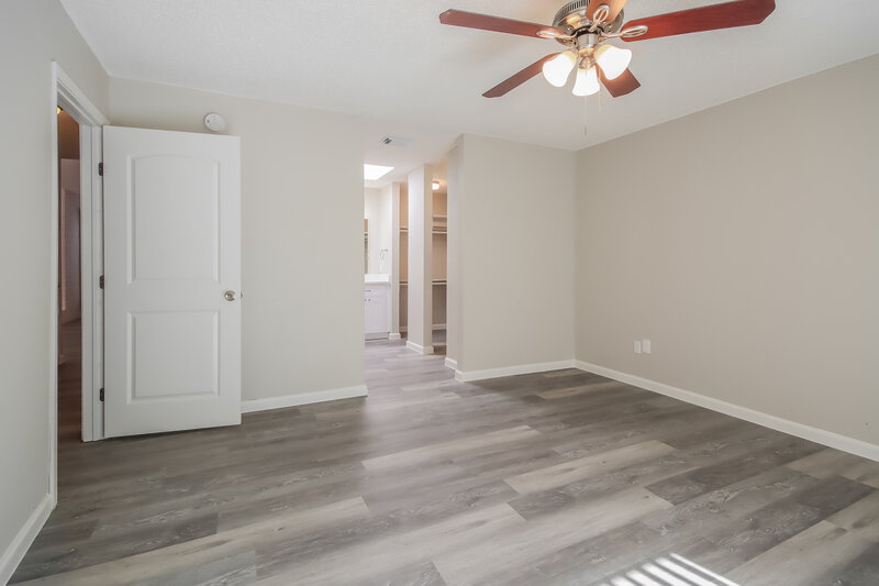 2,000/Mo, 8718 Ketchwood Dr Houston, TX 77099 Main Bedroom View 2