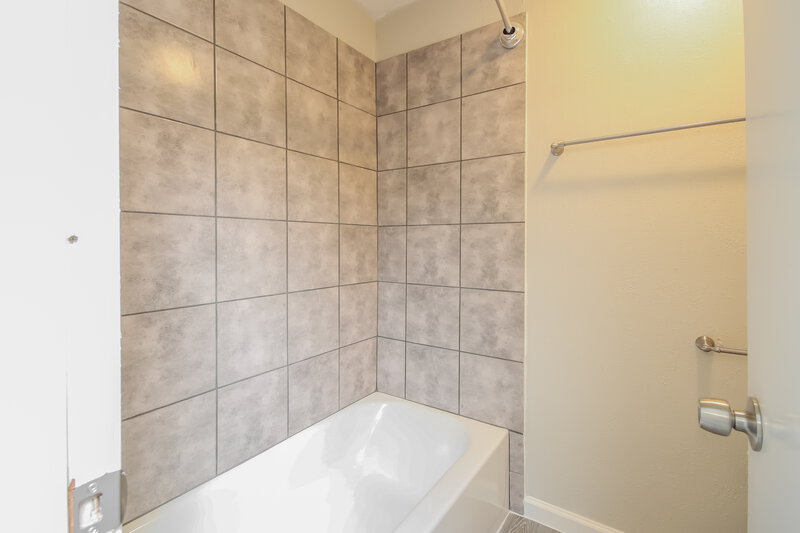 2,000/Mo, 8718 Ketchwood Dr Houston, TX 77099 Main Bathroom View