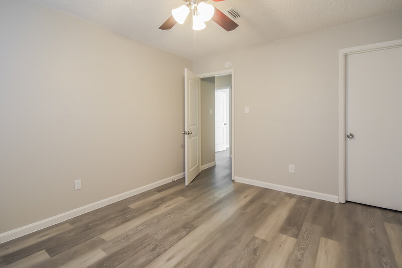 2,000/Mo, 8718 Ketchwood Dr Houston, TX 77099 Bedroom View
