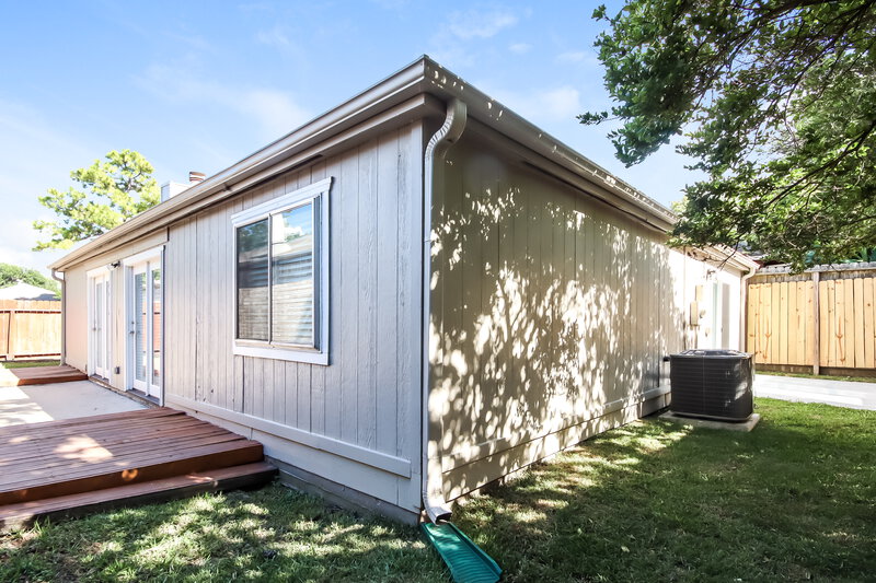 2,000/Mo, 8718 Ketchwood Dr Houston, TX 77099 Rear View