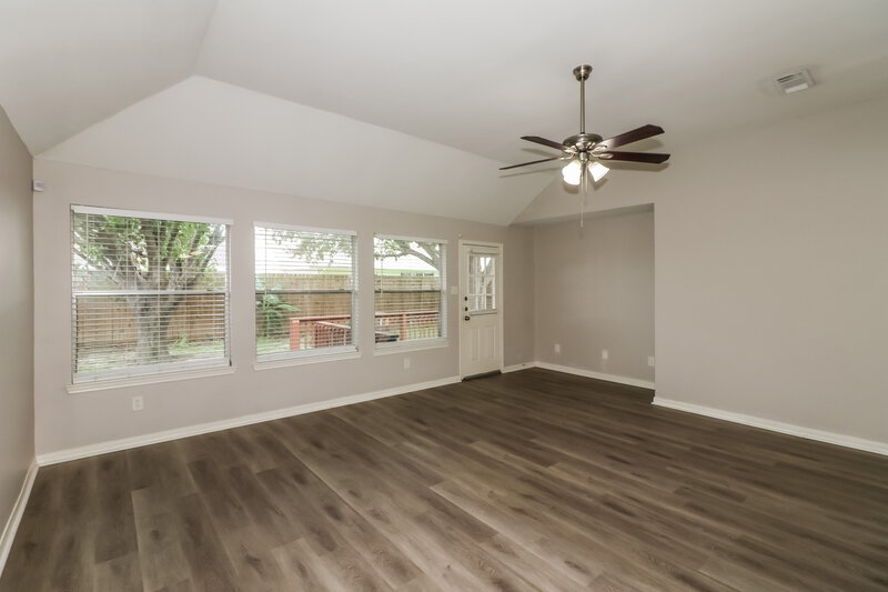 2,110/Mo, 4839 Callery Creek Dr Houston, TX 77053 Living Room View