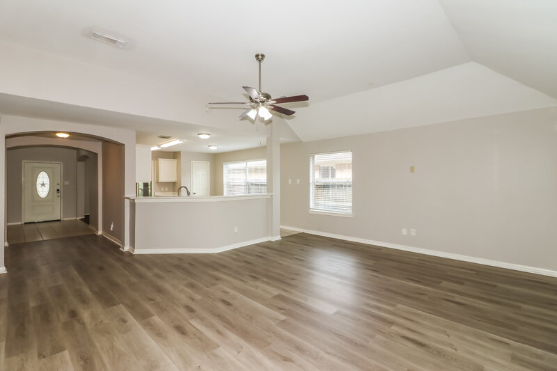 2,110/Mo, 4839 Callery Creek Dr Houston, TX 77053 Living Room View 2