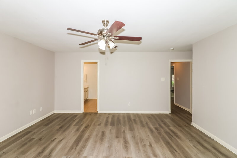 2,110/Mo, 4839 Callery Creek Dr Houston, TX 77053 Main Bedroom View