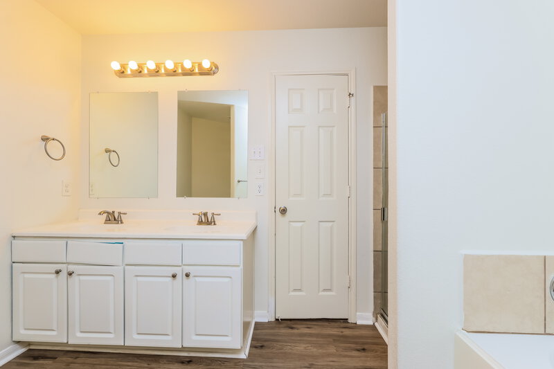 1,940/Mo, 9969 Kingfisher Dr Conroe, TX 77385 Main Bathroom View