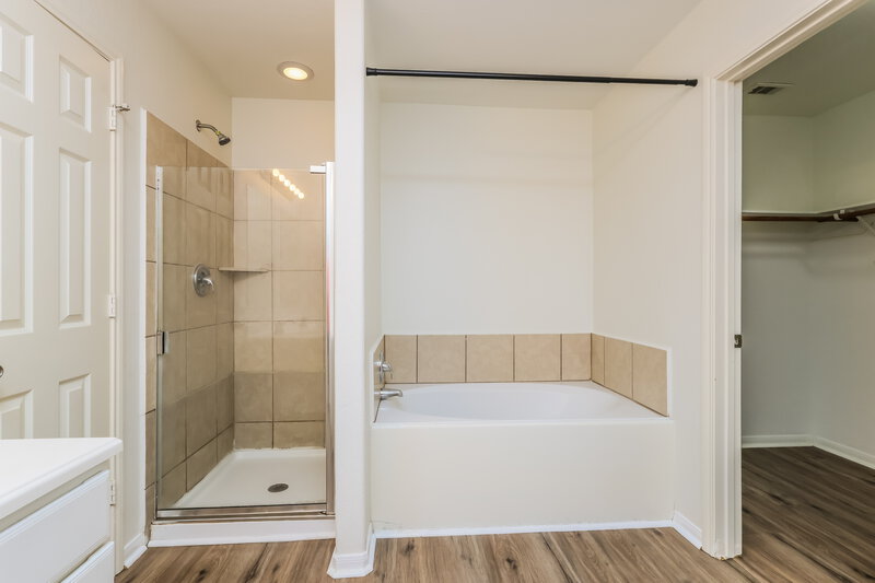 1,940/Mo, 9969 Kingfisher Dr Conroe, TX 77385 Main Bathroom View 2