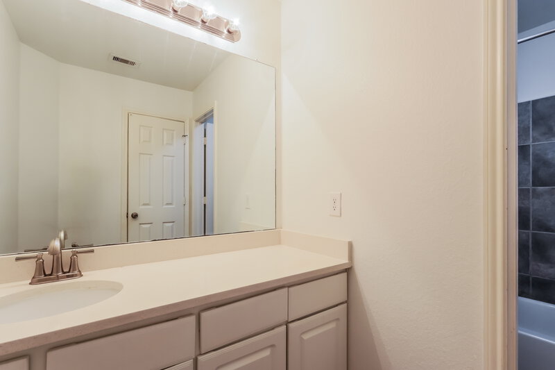 1,940/Mo, 9969 Kingfisher Dr Conroe, TX 77385 Bathroom View