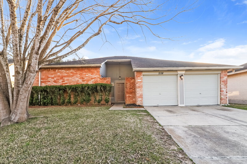 1,960/Mo, 2138 Pilgrims Point Dr Friendswood, TX 77546 External View