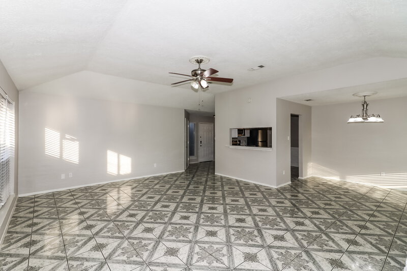 1,960/Mo, 2138 Pilgrims Point Dr Friendswood, TX 77546 Living Room View 2