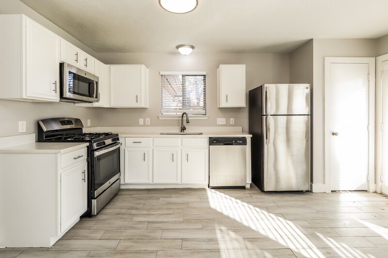 1,855/Mo, 311 Mako Ct Crosby, TX 77532 Kitchen View 2