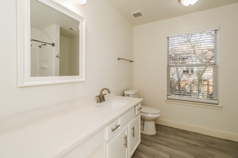 1,855/Mo, 311 Mako Ct Crosby, TX 77532 Main Bathroom View