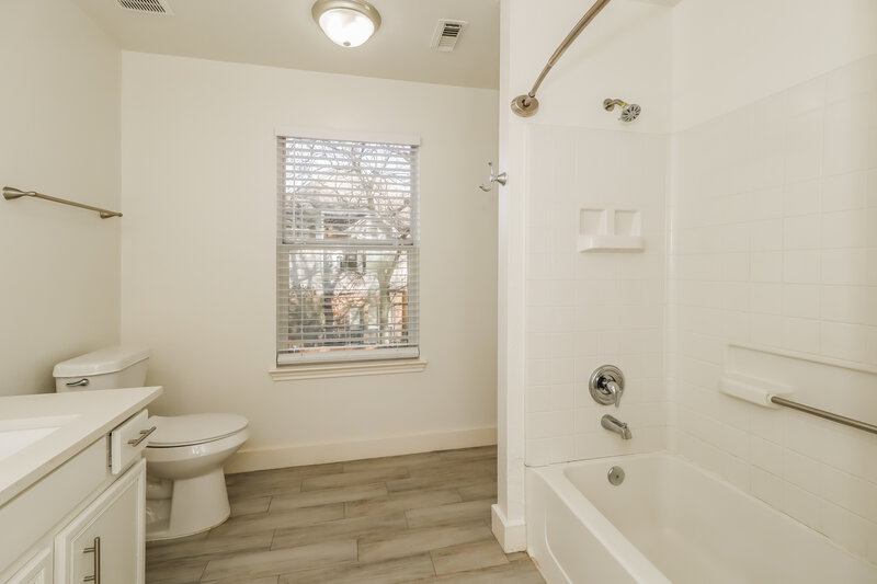 1,855/Mo, 311 Mako Ct Crosby, TX 77532 Main Bathroom View 2