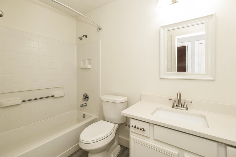 1,855/Mo, 311 Mako Ct Crosby, TX 77532 Bathroom View