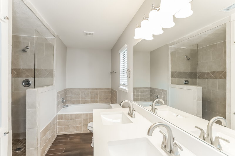 2,645/Mo, 9306 Bowmore Ct Houston, TX 77095 Main Bathroom View