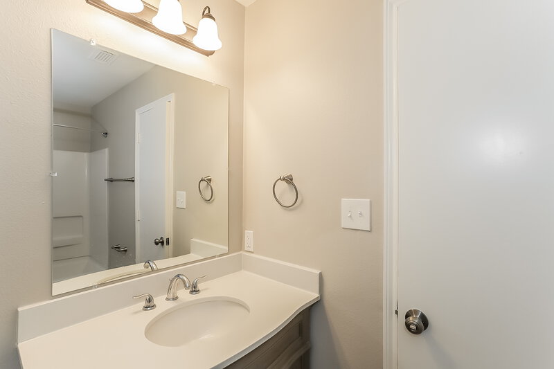 2,645/Mo, 9306 Bowmore Ct Houston, TX 77095 Bathroom View