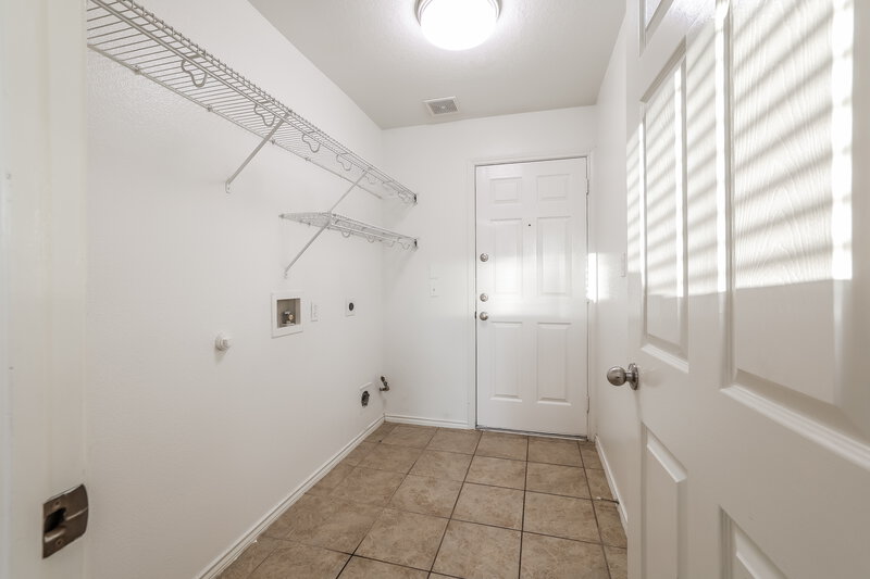 2,170/Mo, 2018 Greensford Ct Houston, TX 77049 Laundry Room View