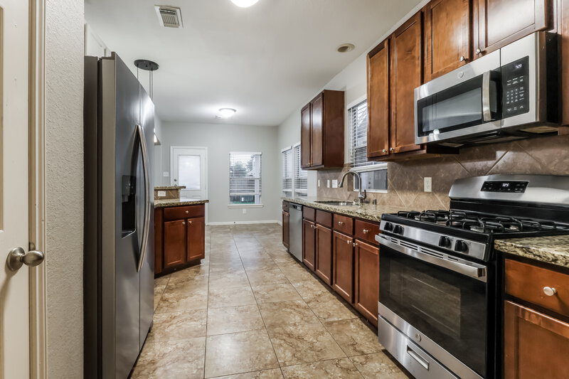 2,220/Mo, 12927 Pine Woods St Tomball, TX 77375 Kitchen View