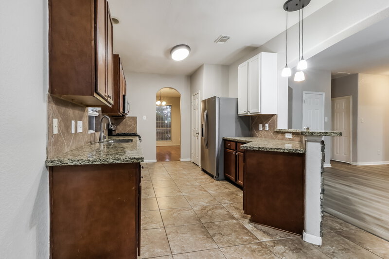 2,220/Mo, 12927 Pine Woods St Tomball, TX 77375 Kitchen View 2