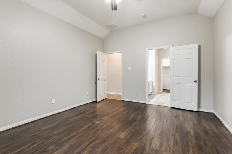 2,220/Mo, 12927 Pine Woods St Tomball, TX 77375 Main Bedroom View 2