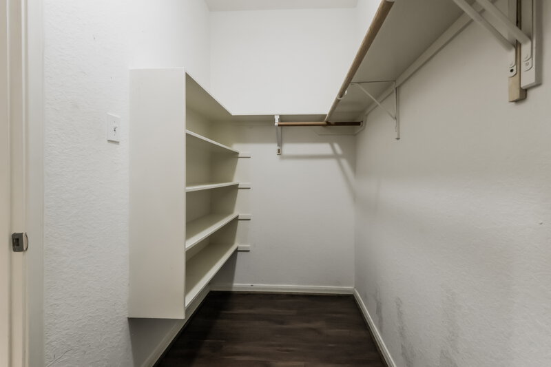2,220/Mo, 12927 Pine Woods St Tomball, TX 77375 Walk In Closet View