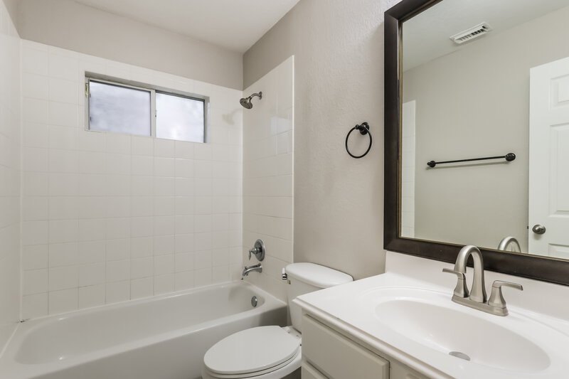 2,220/Mo, 12927 Pine Woods St Tomball, TX 77375 Bathroom View