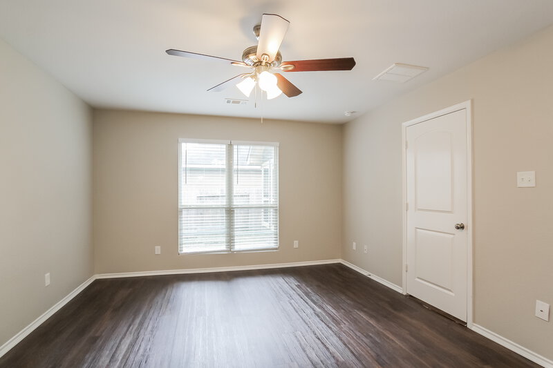 2,045/Mo, 5808 Olde Oaks Dr Willis, TX 77378 Main Bedroom View